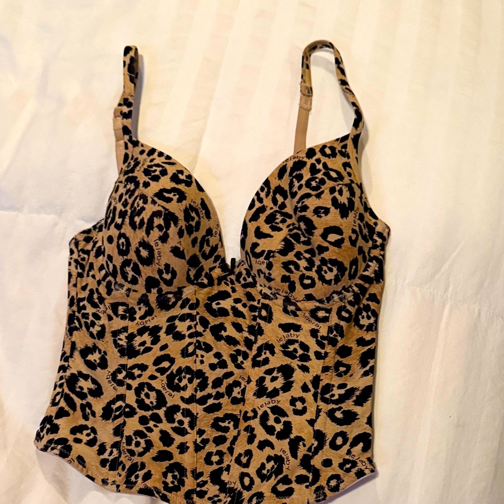 Chic Leopard Print Bodysuit